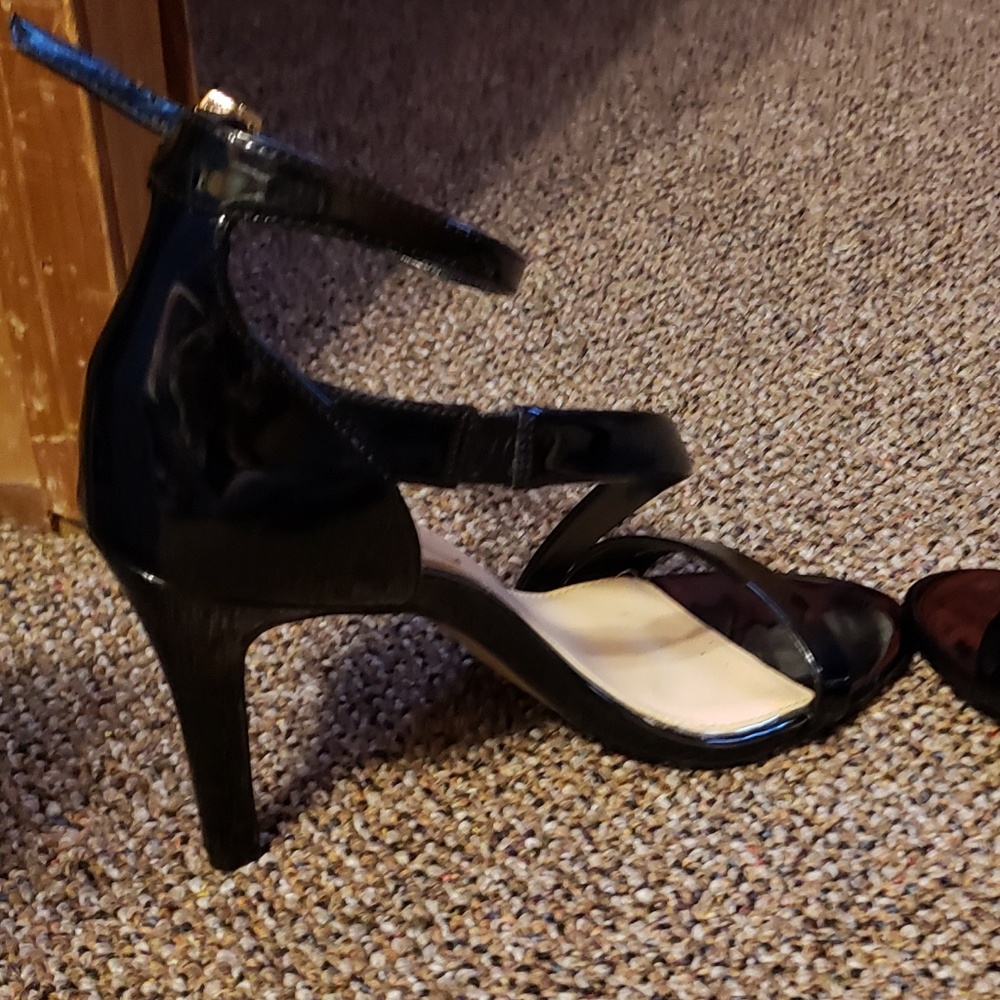 Sandals - Picture 2 of 3